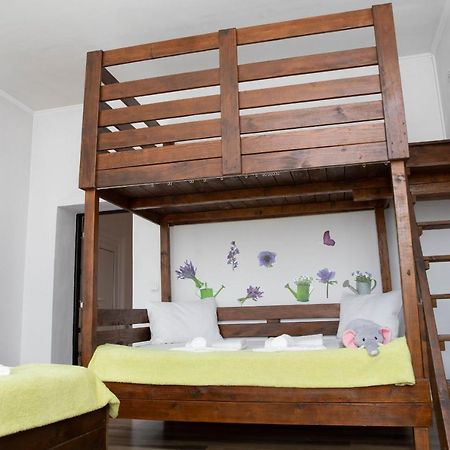 Cosy Apartment In City Centre Oradea Exteriör bild