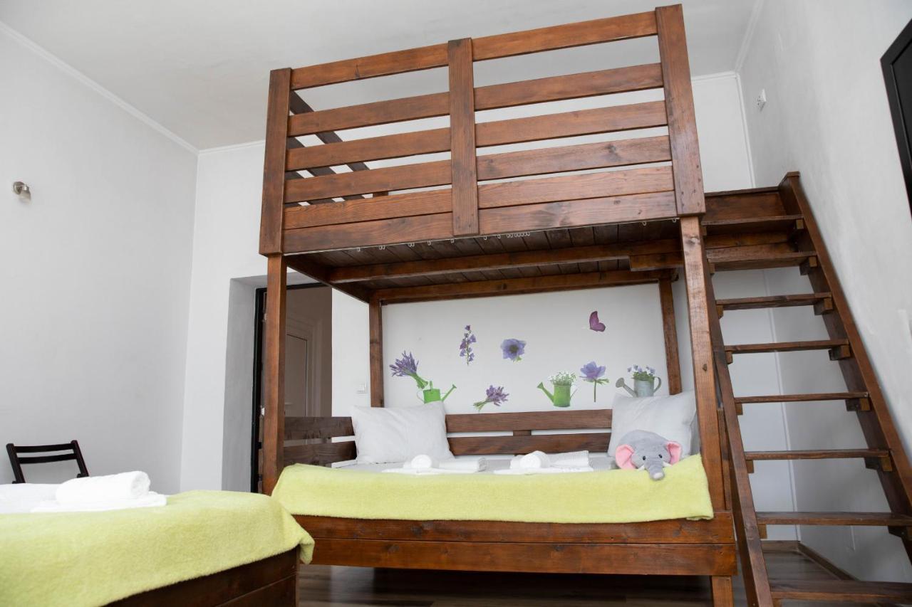 Cosy Apartment In City Centre Oradea Exteriör bild