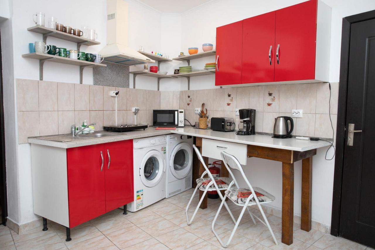 Cosy Apartment In City Centre Oradea Exteriör bild