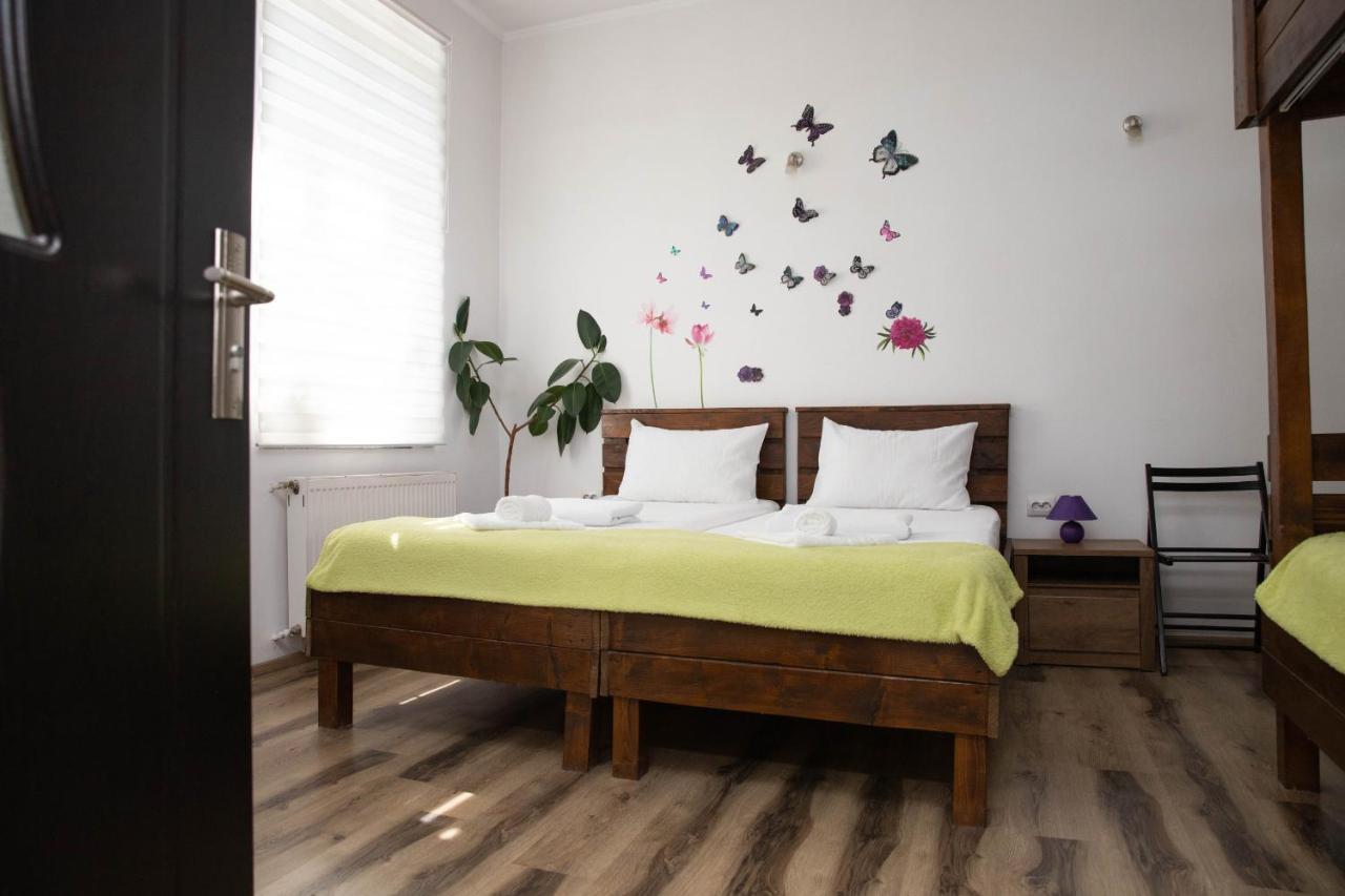 Cosy Apartment In City Centre Oradea Exteriör bild