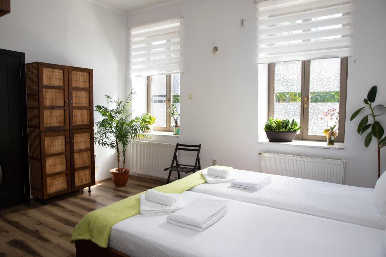 Cosy Apartment In City Centre Oradea Exteriör bild