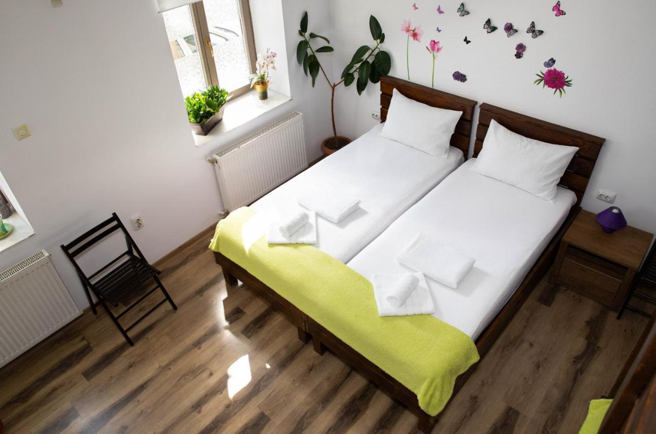 Cosy Apartment In City Centre Oradea Exteriör bild