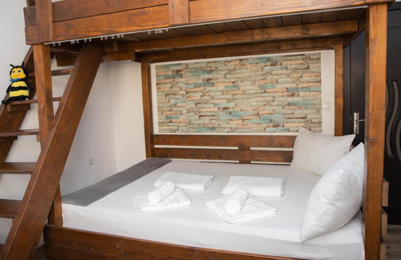 Cosy Apartment In City Centre Oradea Exteriör bild
