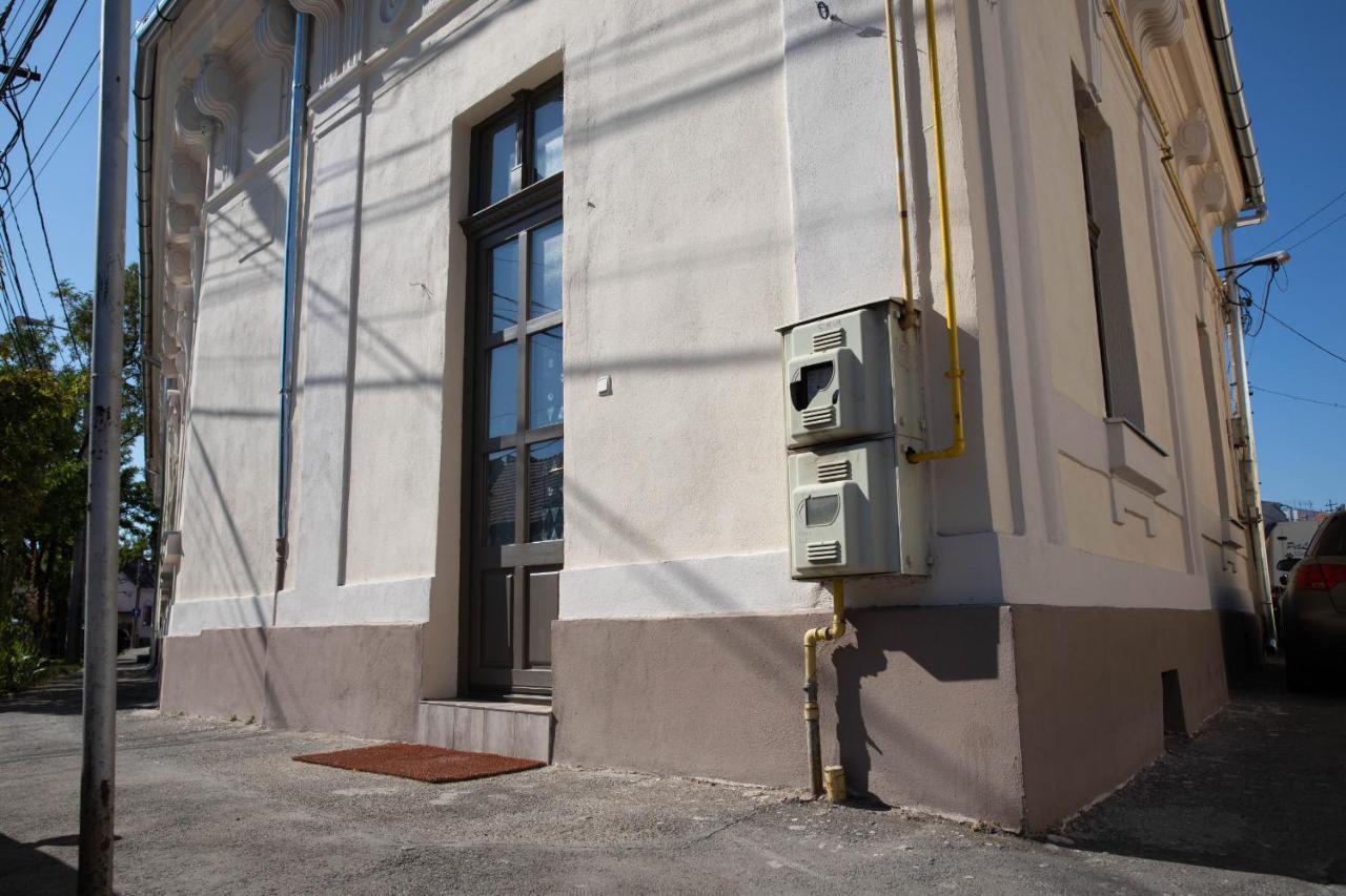 Cosy Apartment In City Centre Oradea Exteriör bild