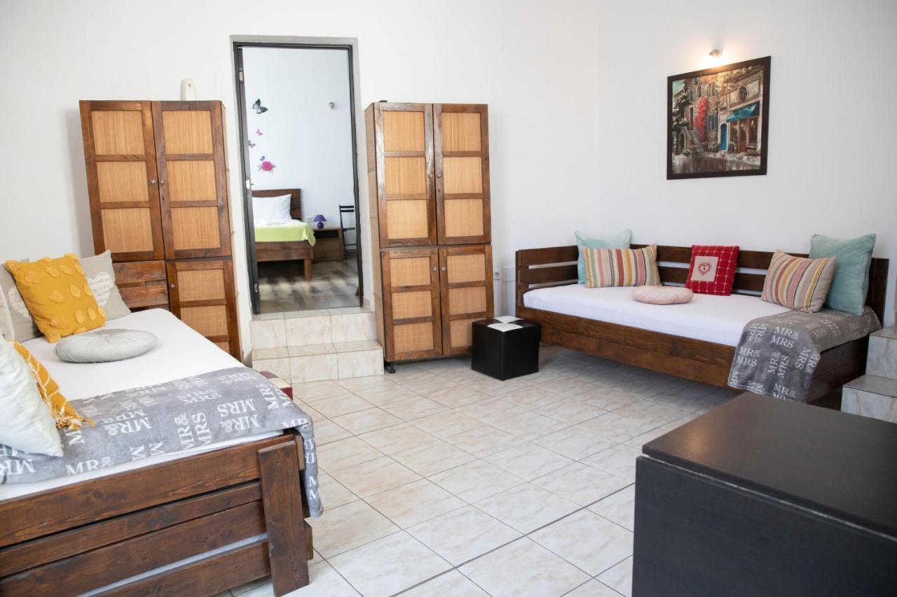 Cosy Apartment In City Centre Oradea Exteriör bild